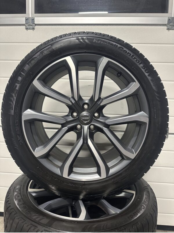 Jante 20” ORIGINALE Volvo XC90 + anvelope Iarnă Fulda 275/45 R20, profil 7 mm + capace centrale