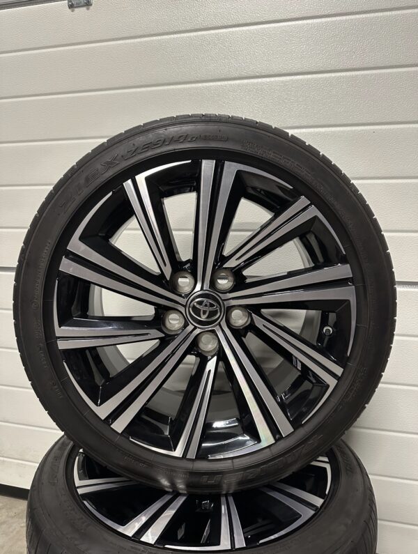 Jante 17” ORIGINALE Toyota Corolla + anvelope Vară Falken 225/45 R17 + senzori de presiune ORIGINALI Toyota + capace centrale