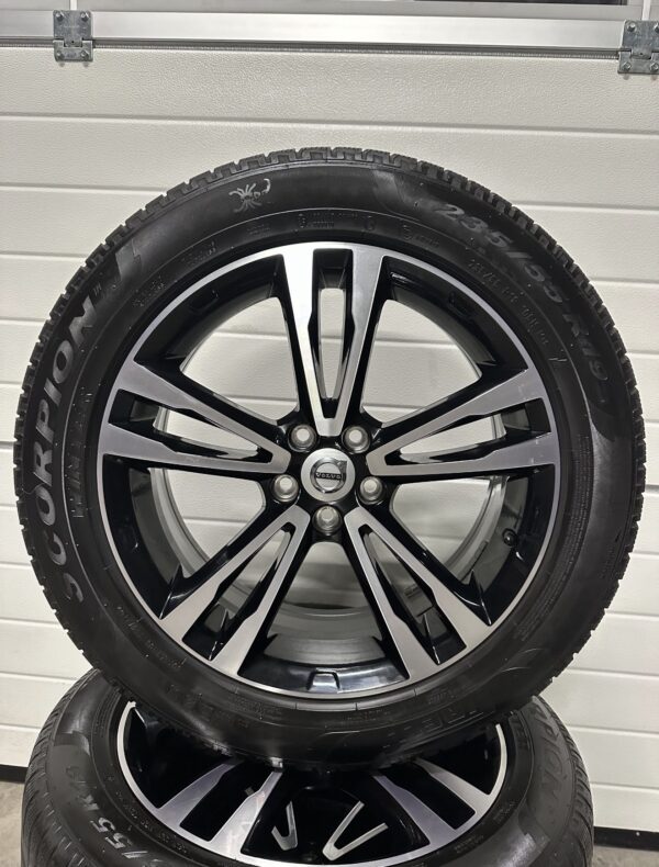 Jante NOI 19” ORIGINALE Volvo XC60 + anvelope iarnă Pirelli 235/55 R19 DOT 2022