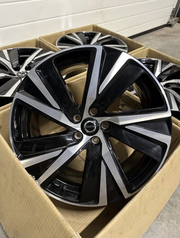 Jante 19” ORIGINALE Volvo – R-Design, model Bicolor + capace centrale